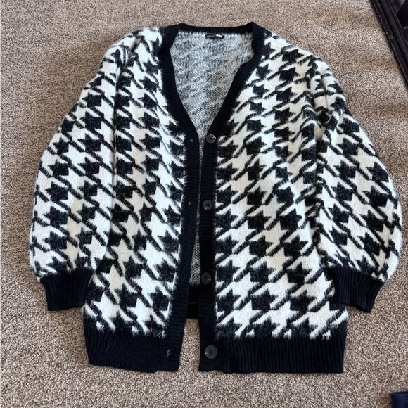 ‼️SALE‼️ Fashion Nova Oversized Black and White Houndstooth Cardigan Sweater - Picture 4 of 6